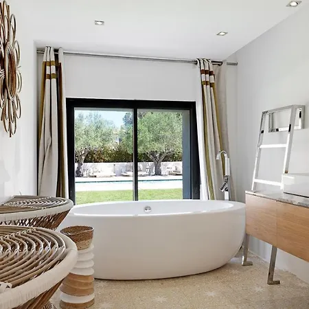 Apartment Luxury With Swimming Pool *