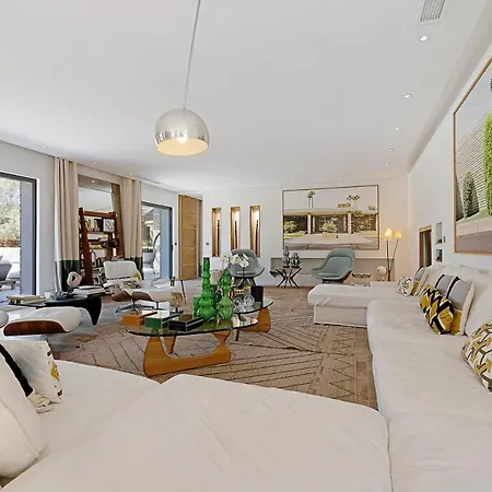 Luxury With Swimming Pool Apartment *