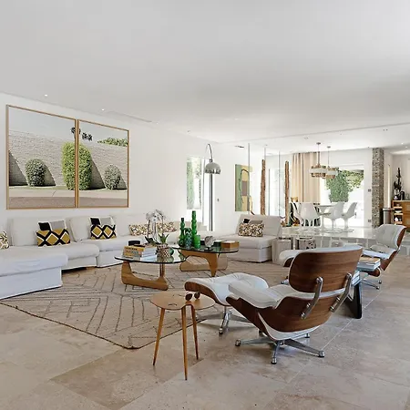 Luxury With Swimming Pool Apartment